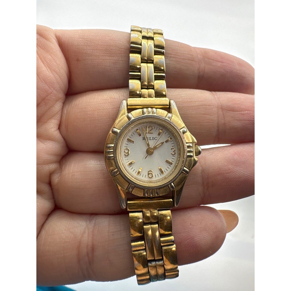 Relic‎ Womens Gold Tone Round Face Watch White Dial ZR-33077 Classic Link Band